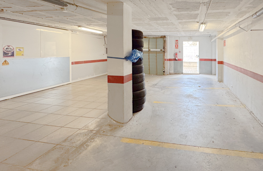 Underground parking space for large cars Best price – Safe & Comfortable