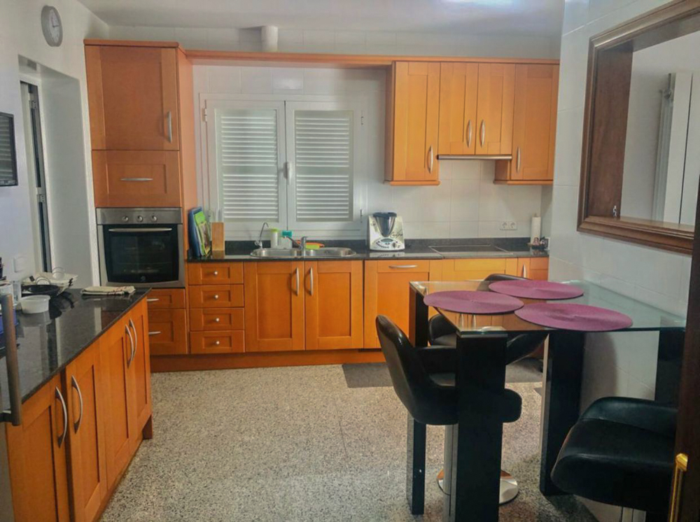 Doppelhaushälfte mit unschlagbarem Meerblick, Pool & Garage