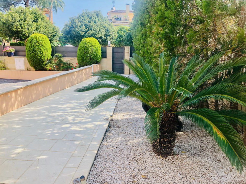 Doppelhaushälfte mit unschlagbarem Meerblick, Pool & Garage