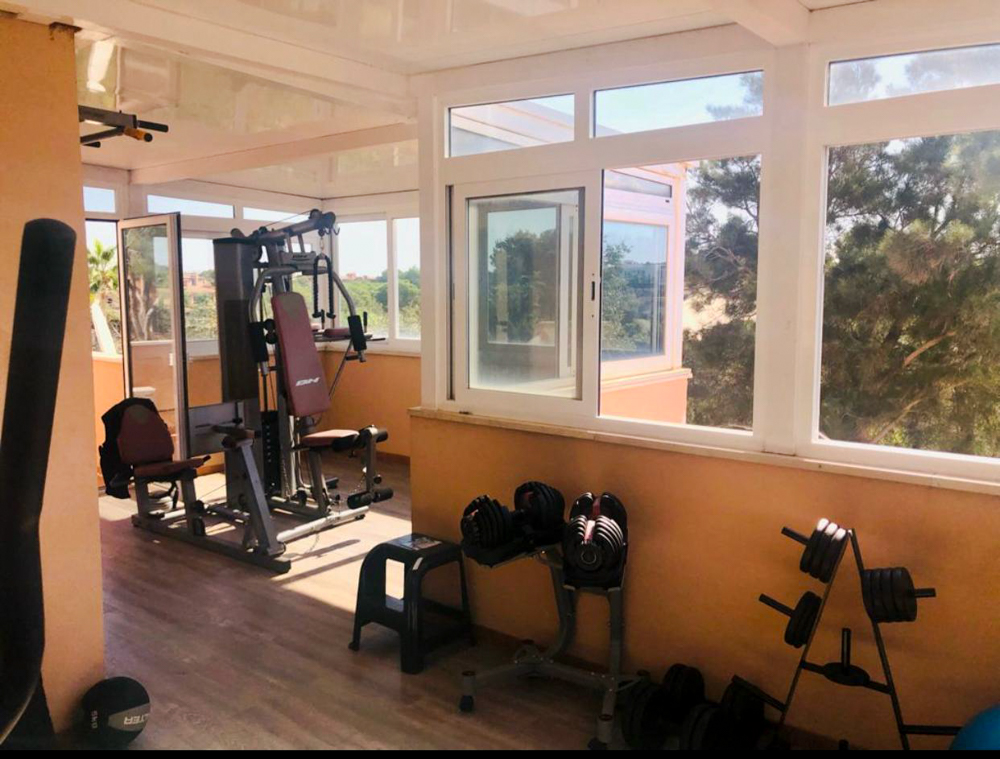 Doppelhaushälfte mit unschlagbarem Meerblick, Pool & Garage