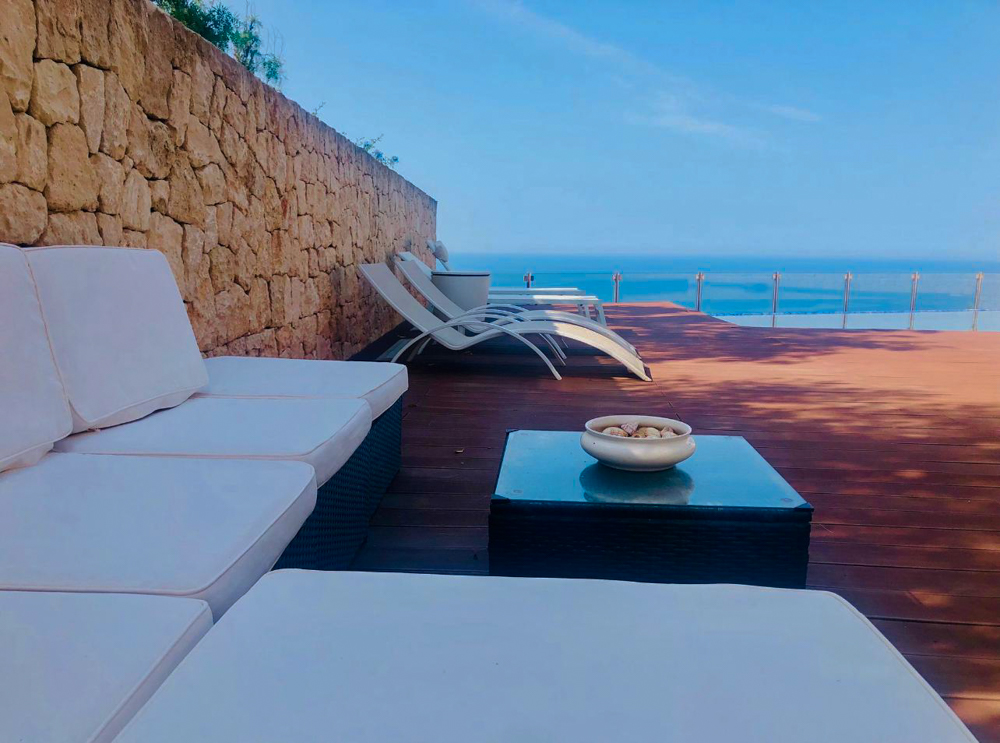 Doppelhaushälfte mit unschlagbarem Meerblick, Pool & Garage