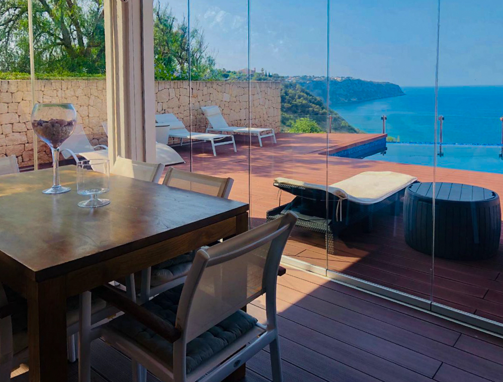 Doppelhaushälfte mit unschlagbarem Meerblick, Pool & Garage