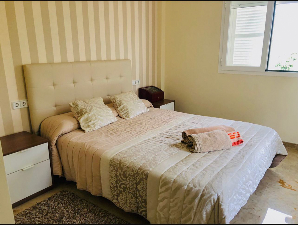 Doppelhaushälfte mit unschlagbarem Meerblick, Pool & Garage