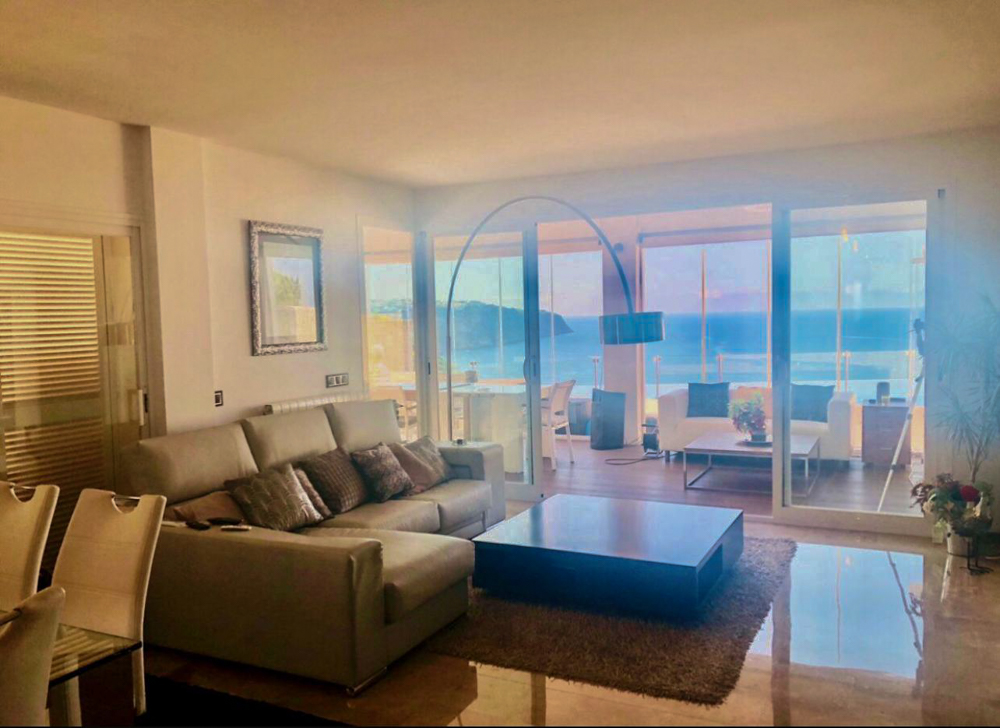 Doppelhaushälfte mit unschlagbarem Meerblick, Pool & Garage