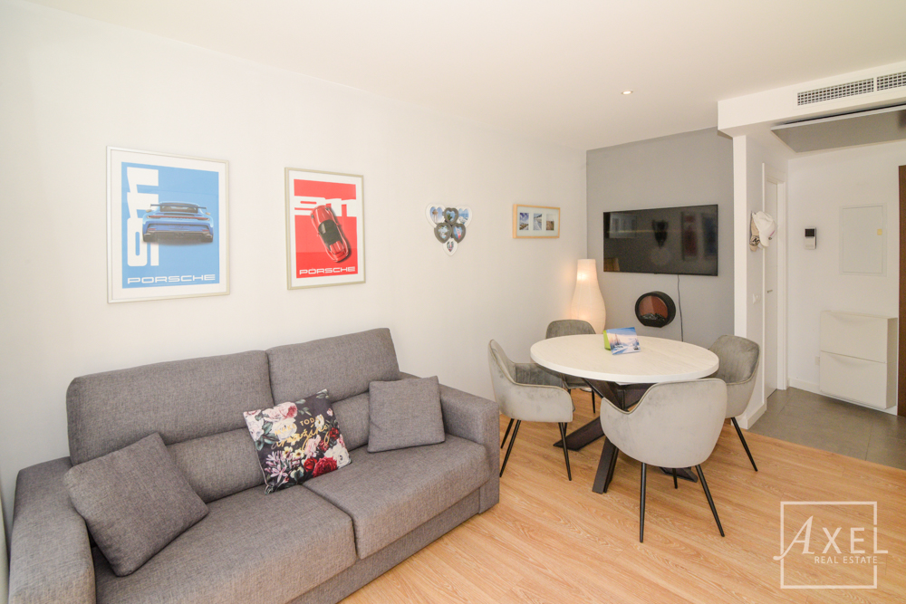 Modernes Küstenliving in Palmanova: Apartment mit Rundum-Meerblick und Dachterrassen-Pool