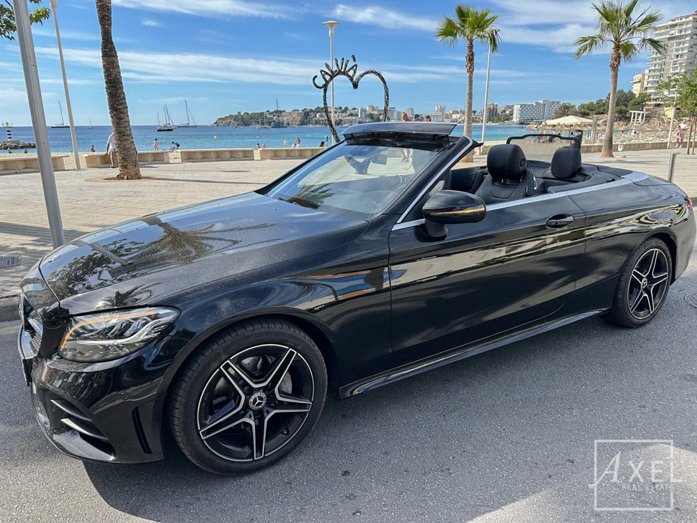 Modernes Küstenliving in Palmanova: Apartment mit Rundum-Meerblick und Dachterrassen-Pool