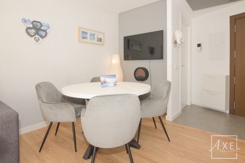 Modernes Küstenliving in Palmanova: Apartment mit Rundum-Meerblick und Dachterrassen-Pool