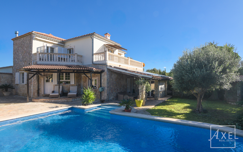 Wohnen & Wohlfühlen: Chalet mit Gästewohnung und Pool