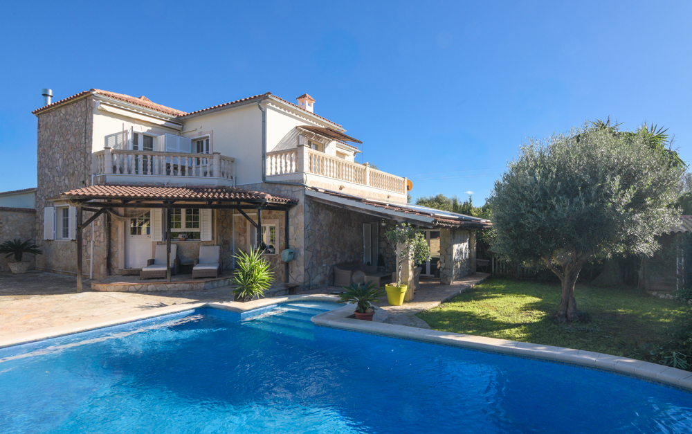 Wohnen & Wohlfühlen: Chalet mit Gästewohnung und Pool