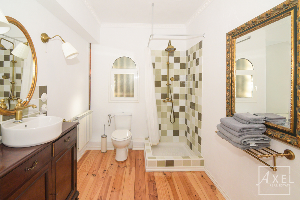 Wohnen & Wohlfühlen: Chalet mit Gästewohnung und Pool