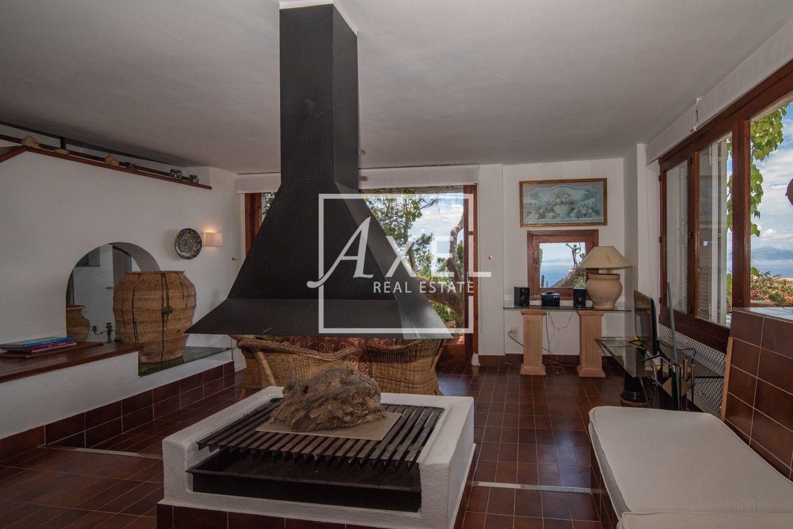 Herrliche Sunset Villa mit Infinite Pool in erster Meereslinie
