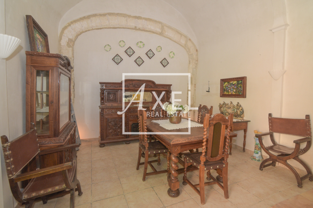Landhaus mit 52.000qm Land