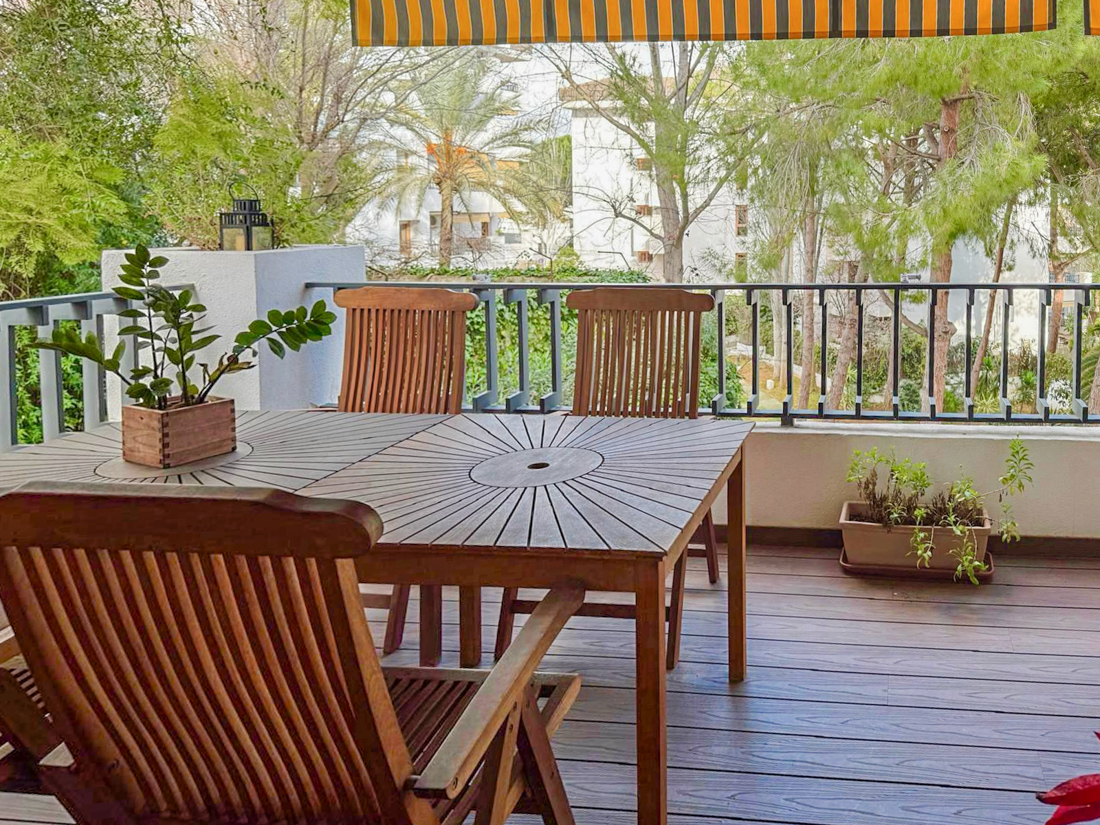 Sonnige Gartenwohnung mit Terrasse und Gemeinschaftspool in bester Lage von Son Armandams