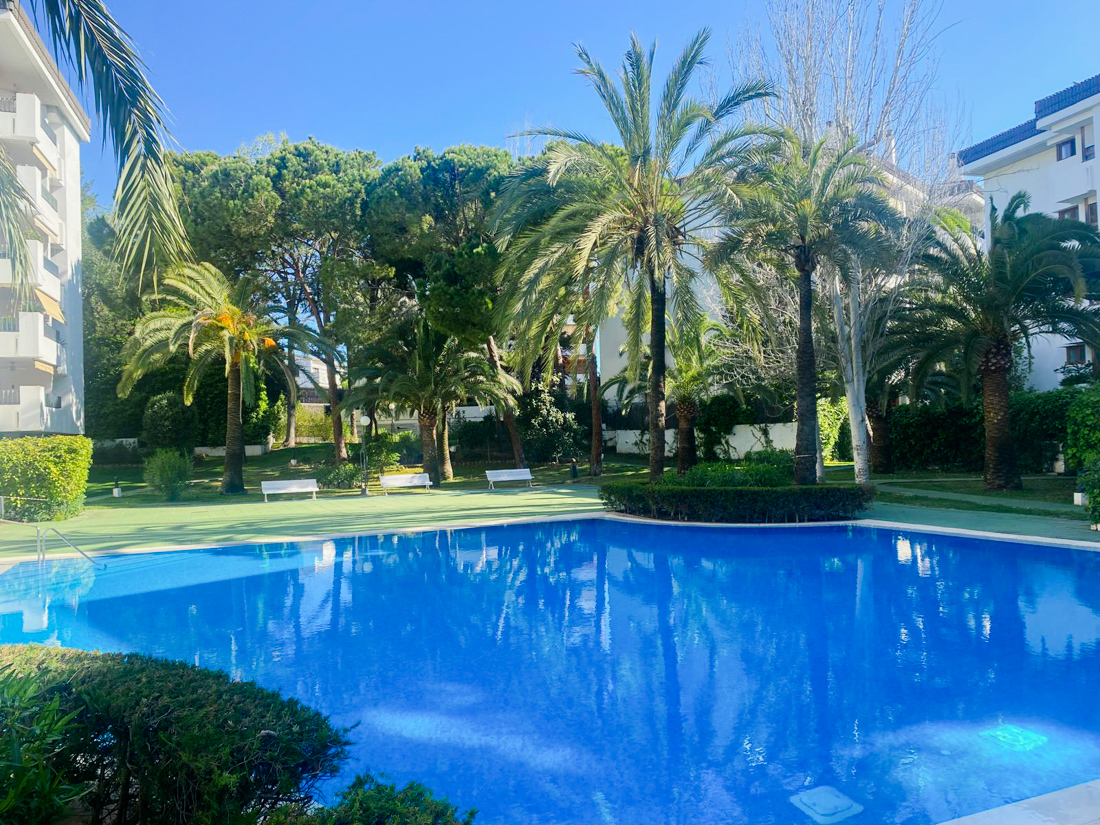 Sonnige Gartenwohnung mit Terrasse und Gemeinschaftspool in bester Lage von Son Armandams