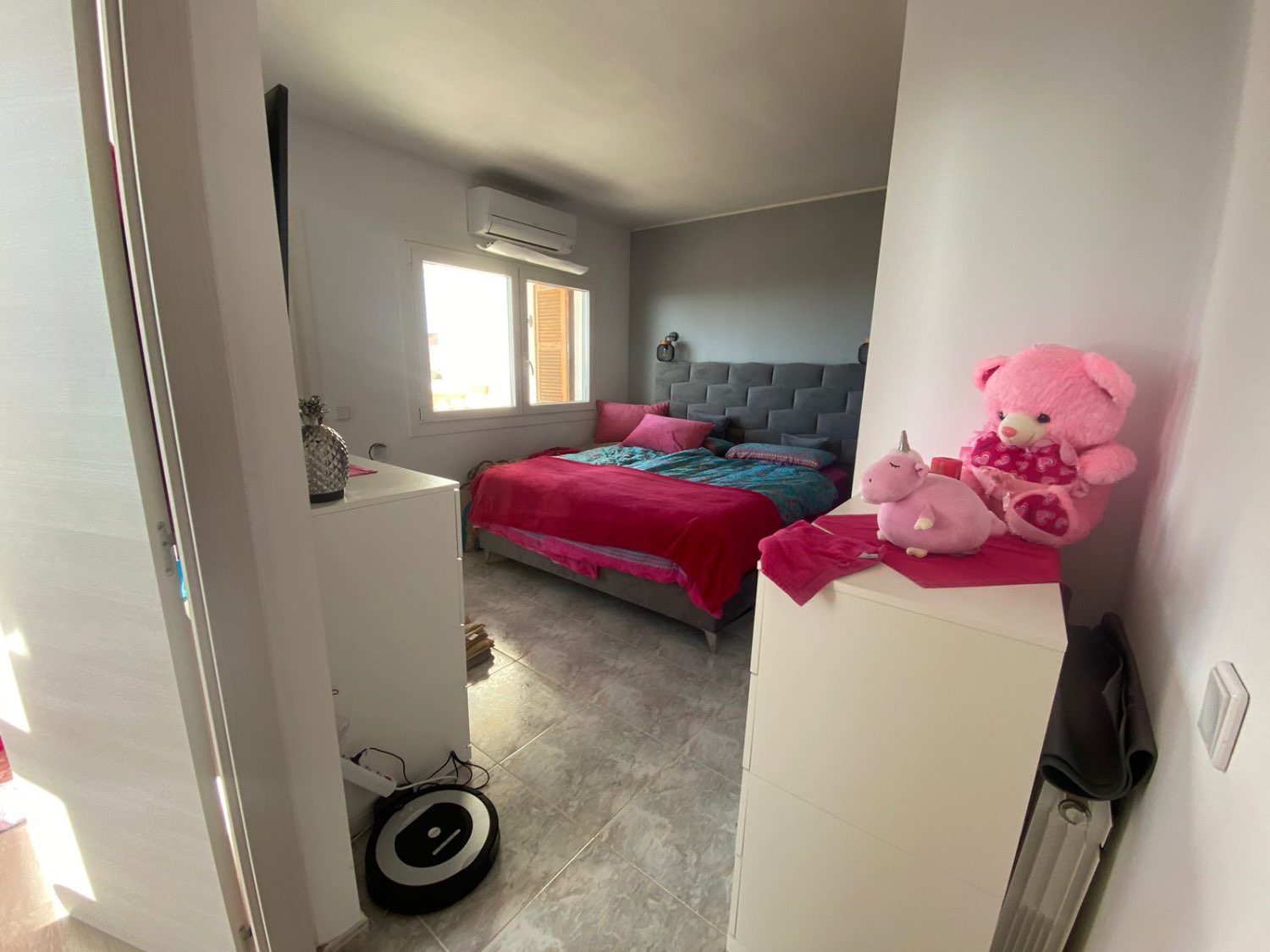 Stylish semi-detached house with stunning sea views and many extras
