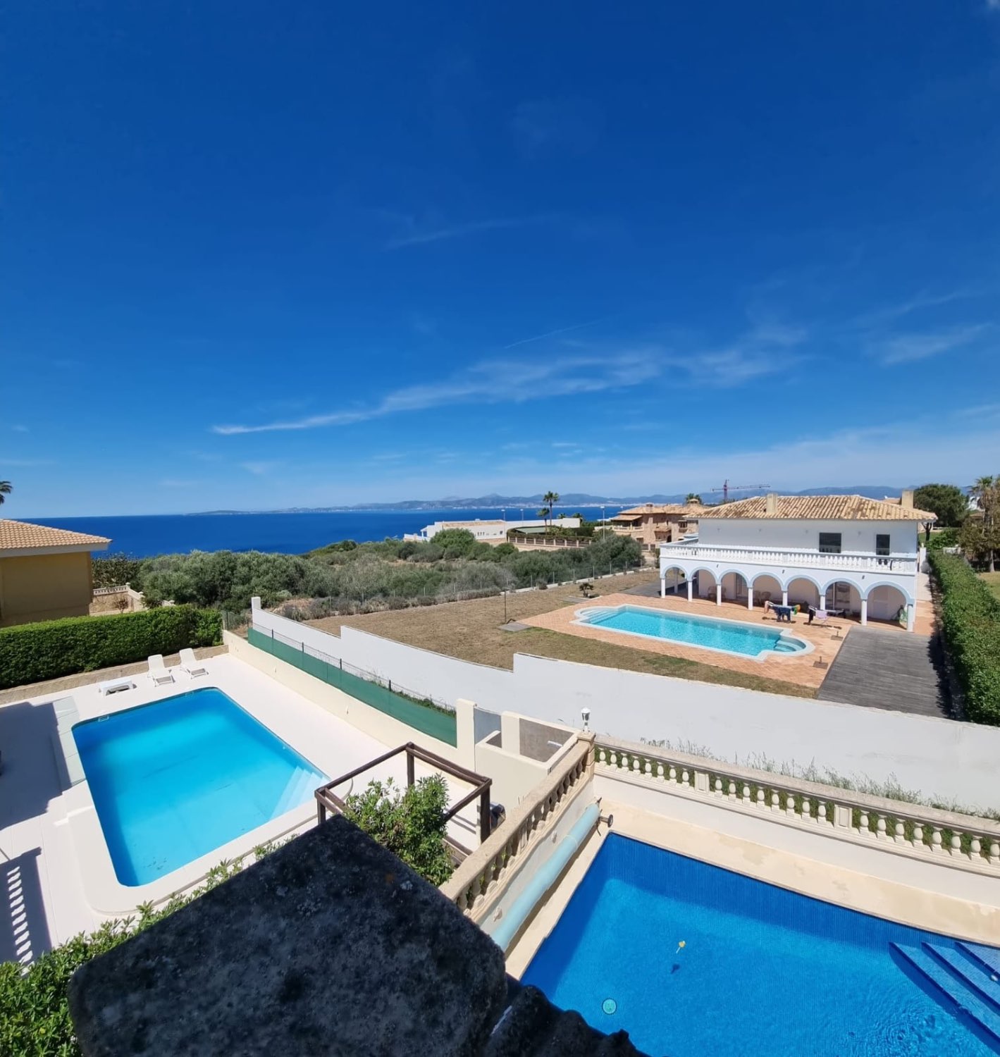 Stylish semi-detached house with stunning sea views and many extras