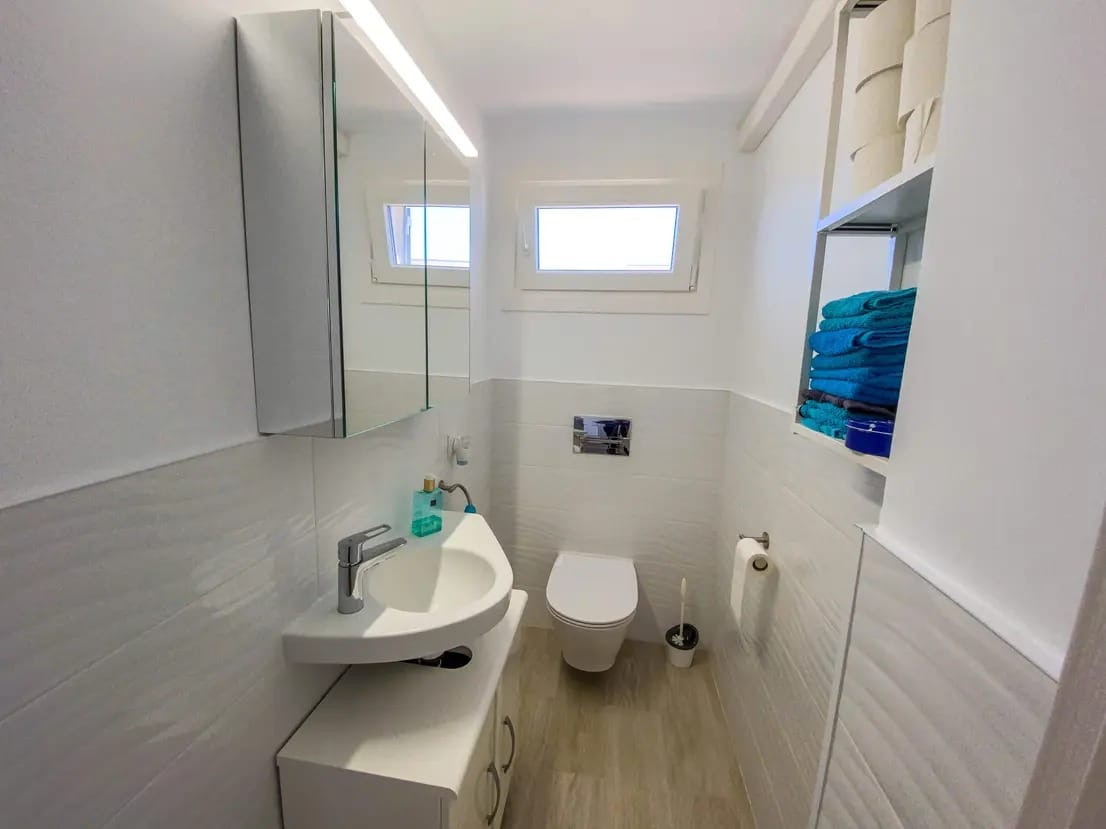 Stylish semi-detached house with stunning sea views and many extras