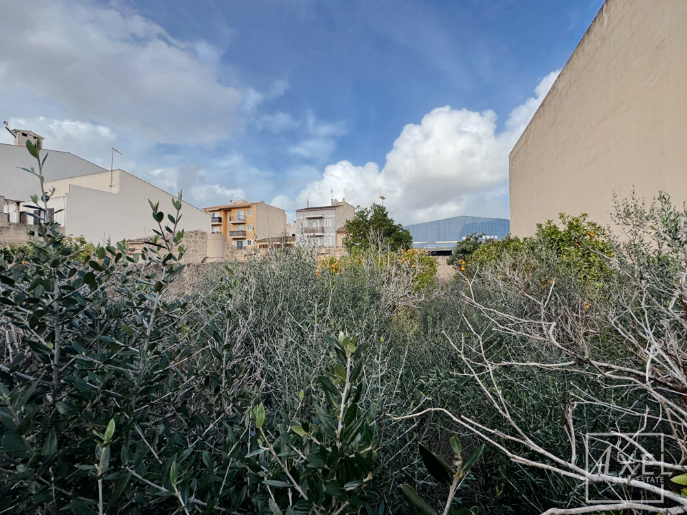 Zentrales Baugrundstück in Llucmajor – 250 m² bebaubar, 3 Etagen möglich