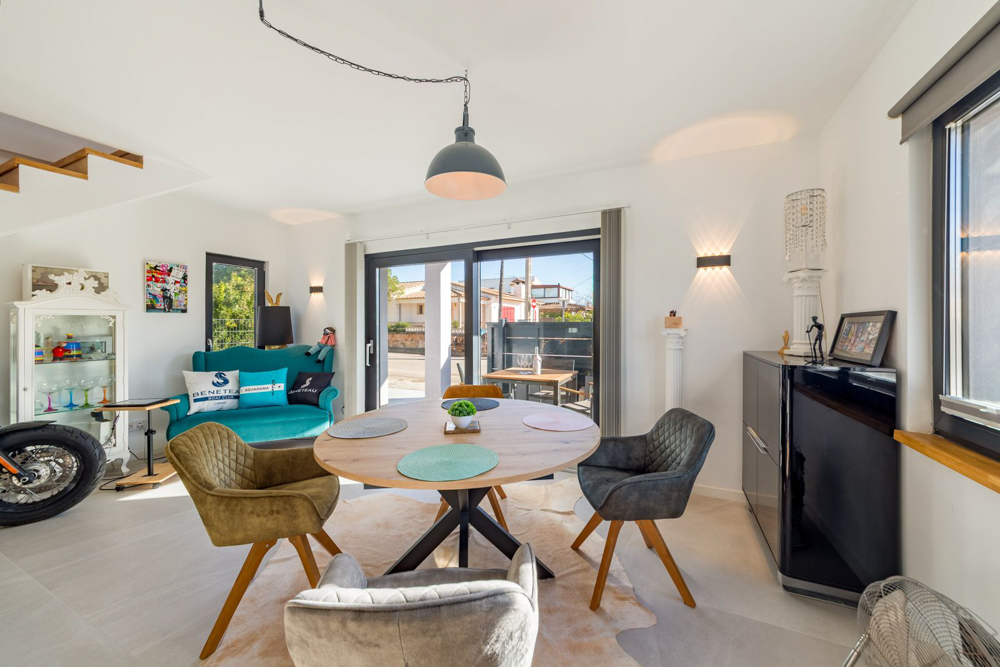 Wunderschöner Neubau mit Pool und unschlagbarem Meerblick von der Dachterrasse