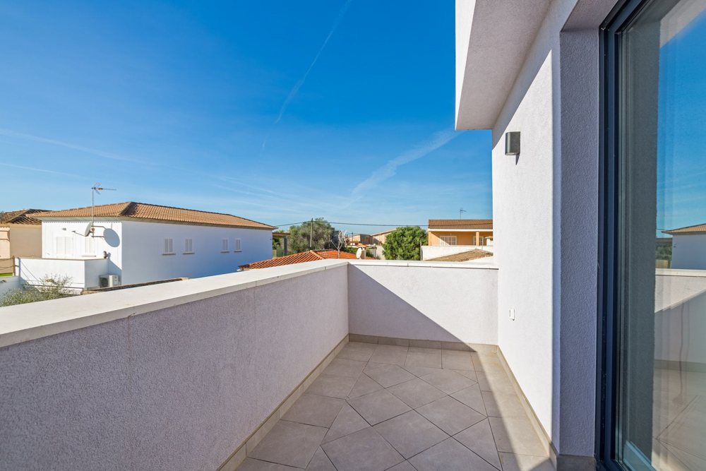 Wunderschöner Neubau mit Pool und unschlagbarem Meerblick von der Dachterrasse