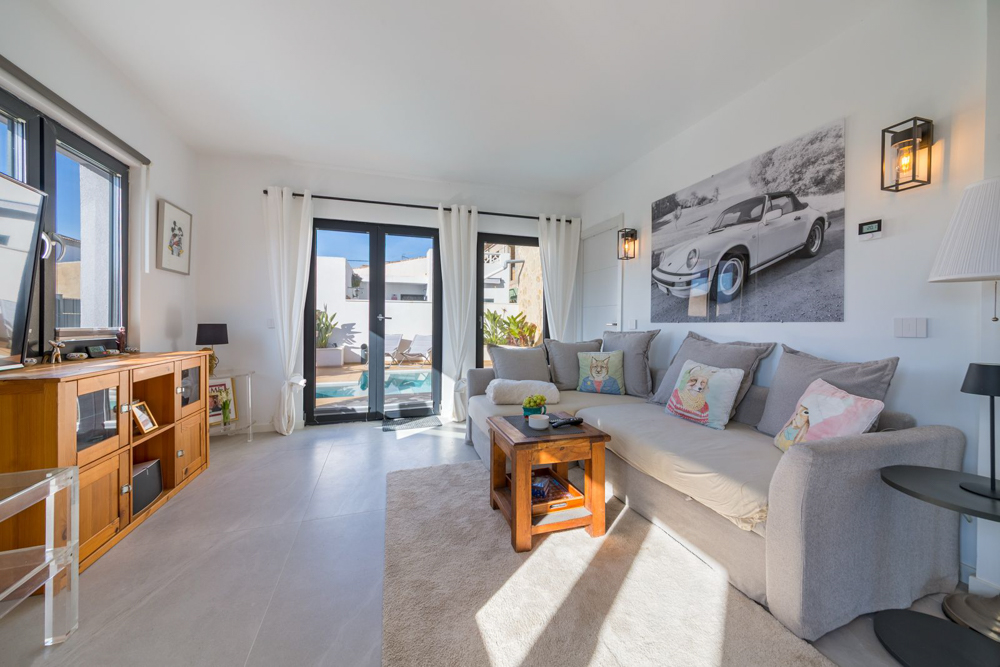 Wunderschöner Neubau mit Pool und unschlagbarem Meerblick von der Dachterrasse