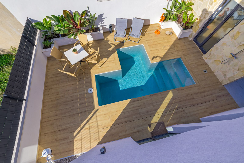 Wunderschöner Neubau mit Pool und unschlagbarem Meerblick von der Dachterrasse
