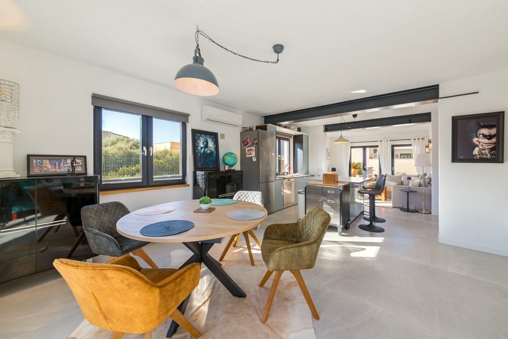 Wunderschöner Neubau mit Pool und unschlagbarem Meerblick von der Dachterrasse