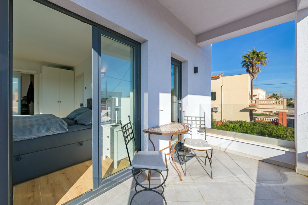 Wunderschöner Neubau mit Pool und unschlagbarem Meerblick von der Dachterrasse