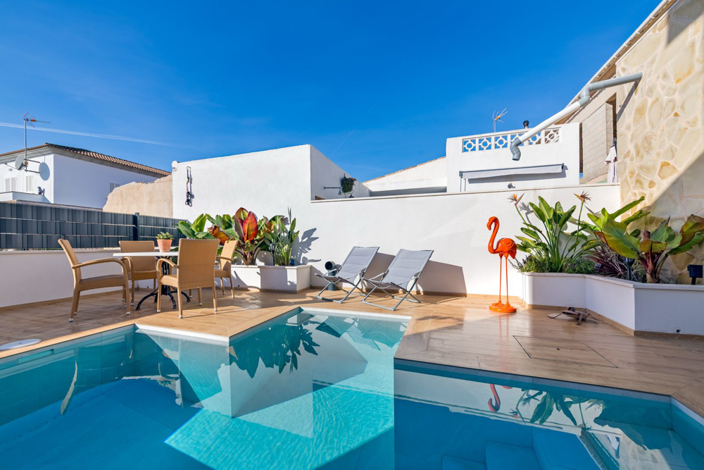 Wunderschöner Neubau mit Pool und unschlagbarem Meerblick von der Dachterrasse